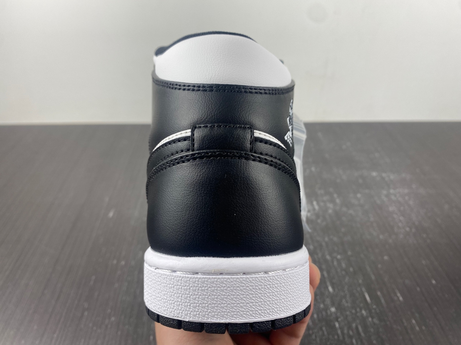air jordan 1 mid "black/white" dv0991-101