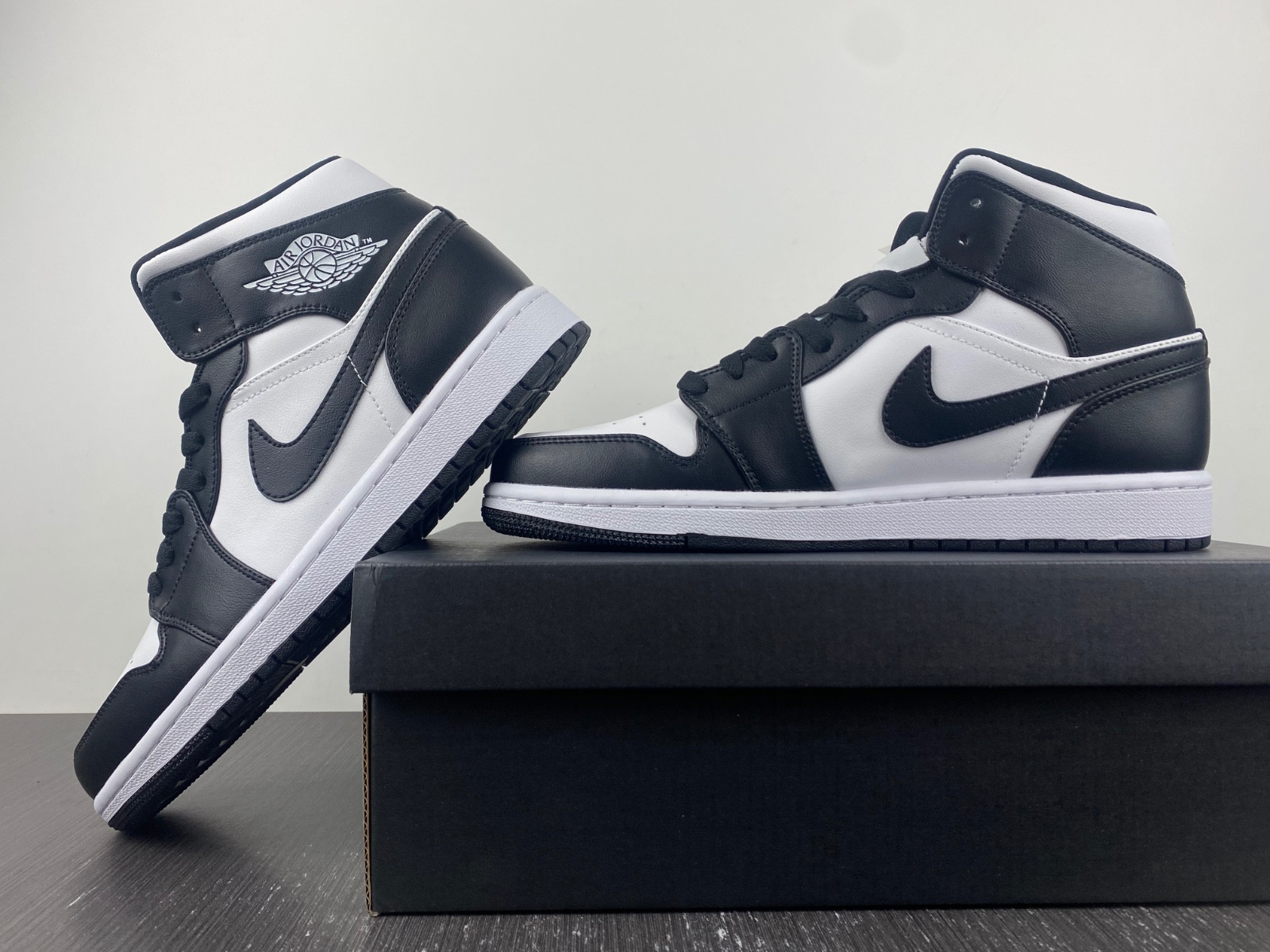 air jordan 1 mid "black/white" dv0991-101