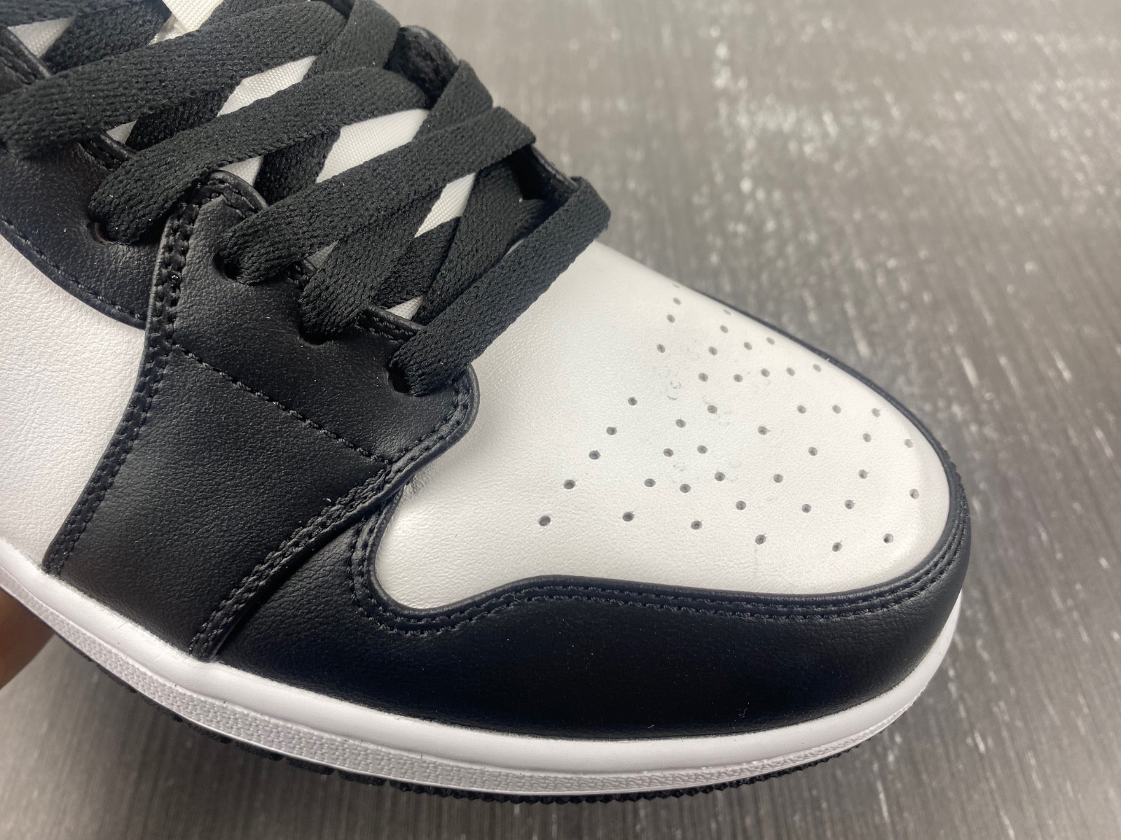 air jordan 1 mid "black/white" dv0991-101