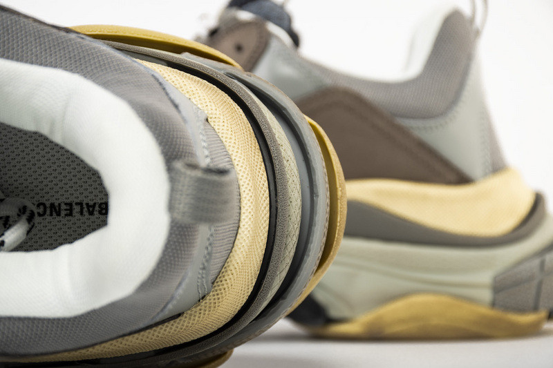 Ba*len*cia*ga triple s trainers gray