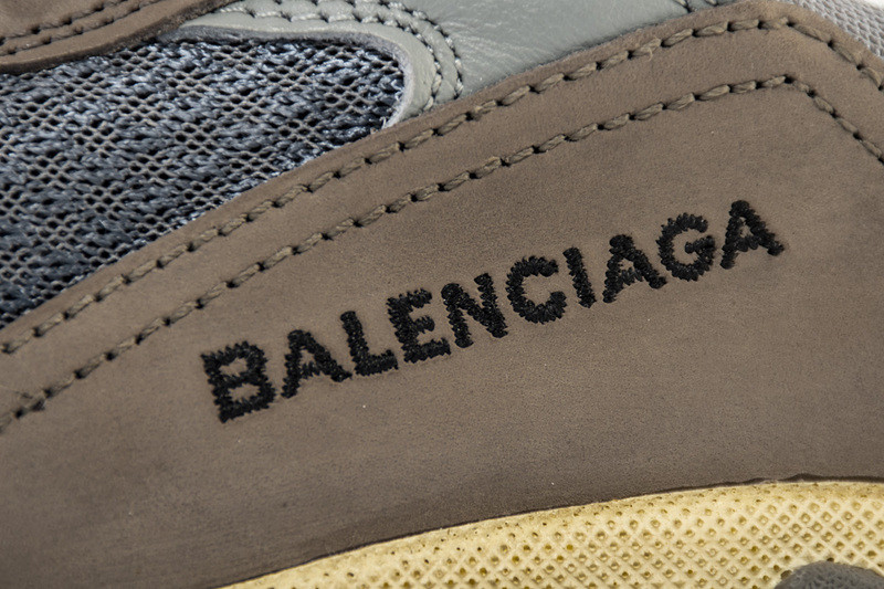 Ba*len*cia*ga triple s trainers gray