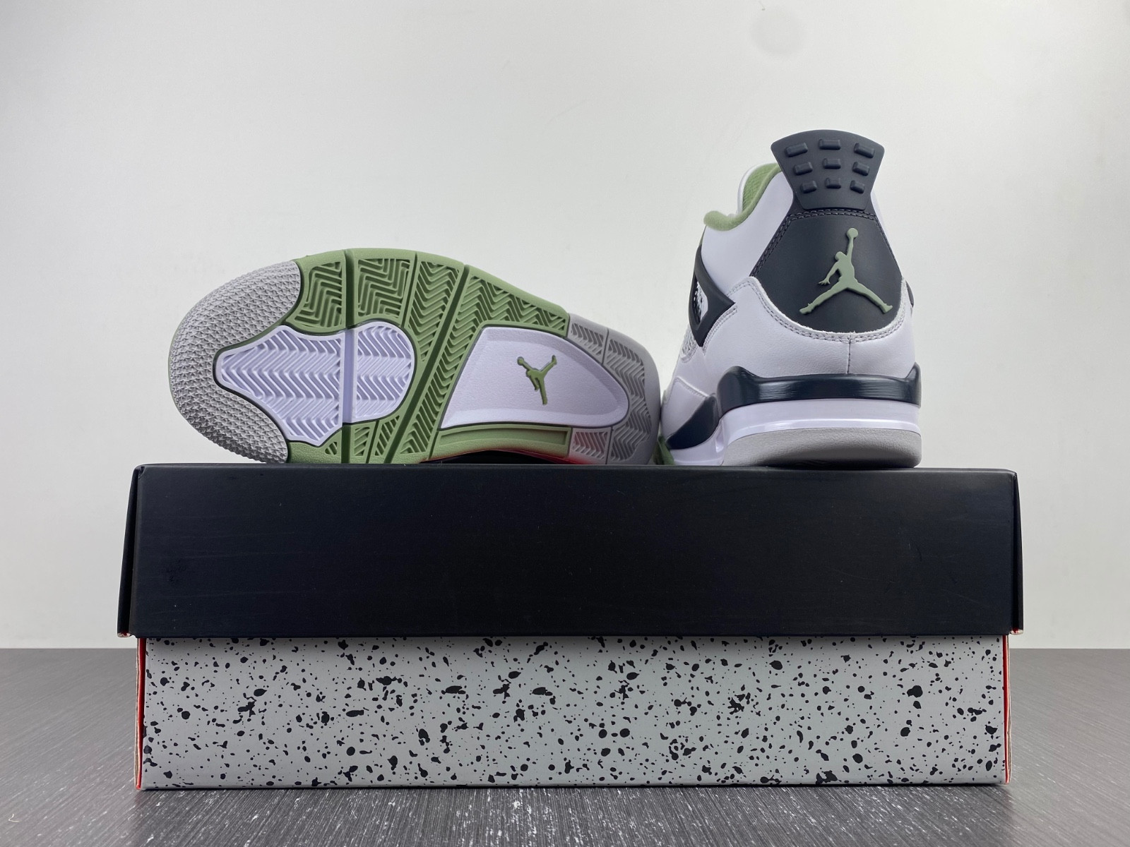air jordan 4 seafoam oil green wmns aq9129-103