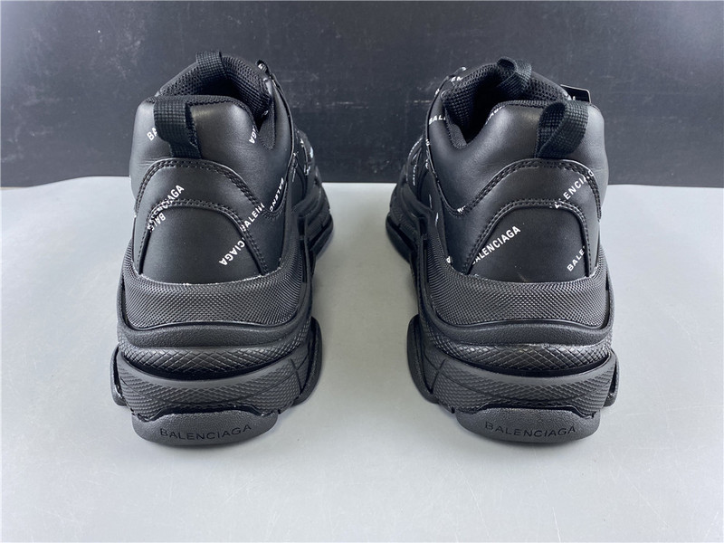 Ba*len*cia*ga triple s