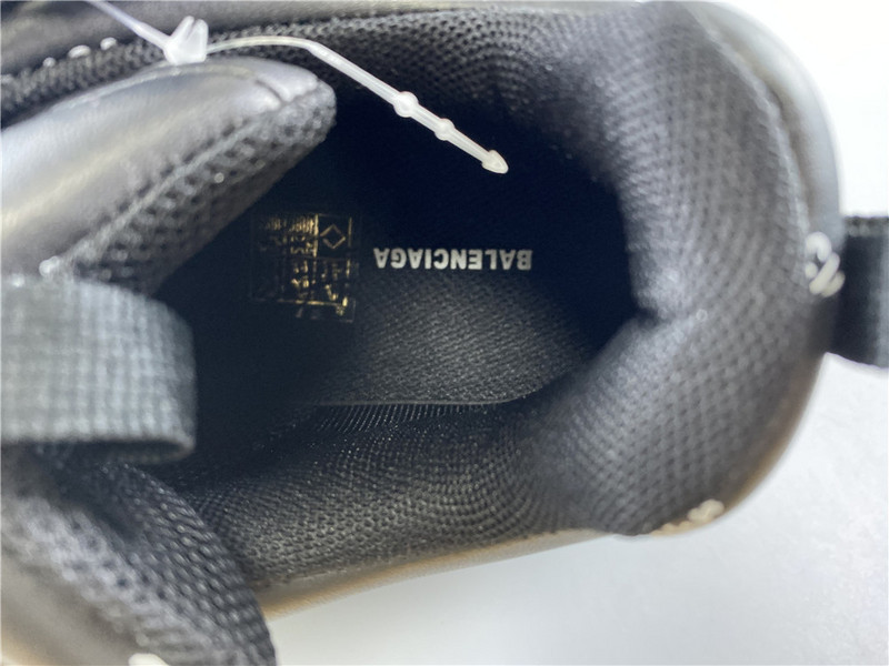 Ba*len*cia*ga triple s