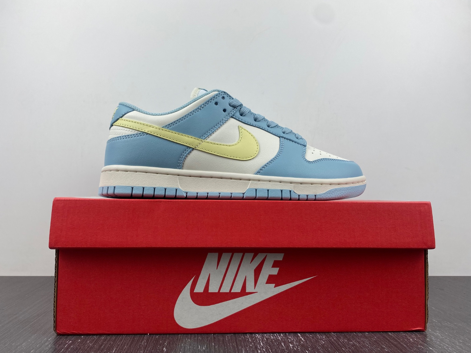 nike dunk low ocean bliss citron tint (women