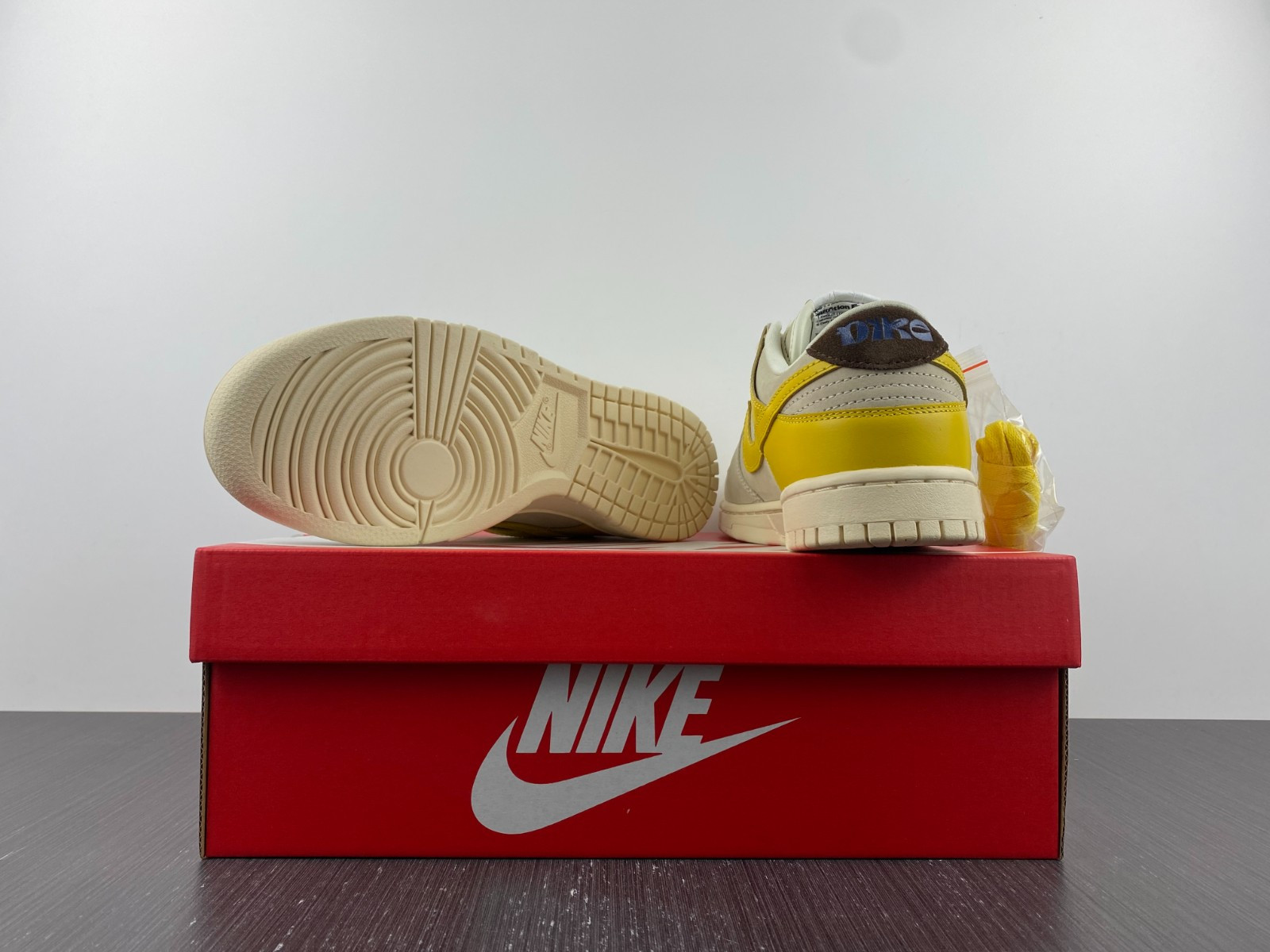 nike dunk low lx banana (w) - dr5487-100