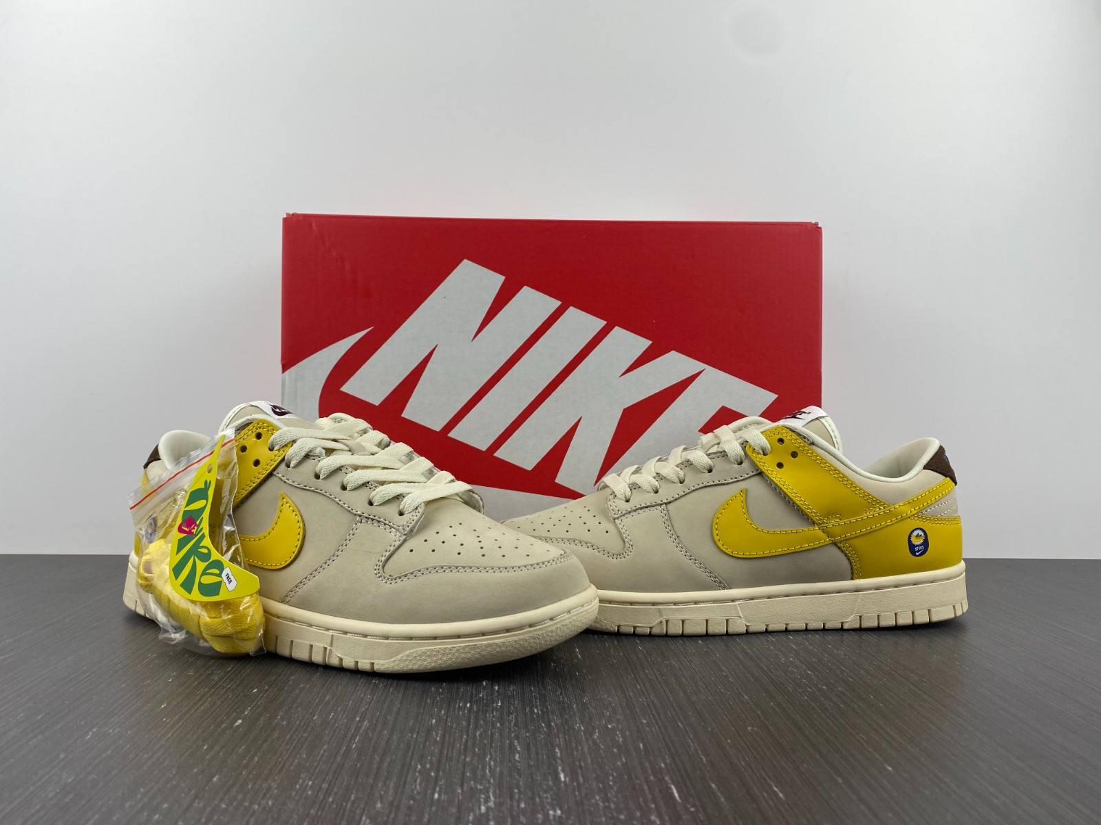 nike dunk low lx banana (w) - dr5487-100