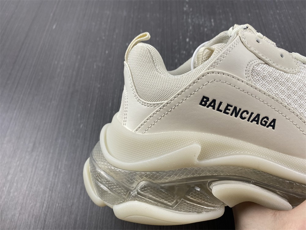 Ba*len*cia*ga triple s