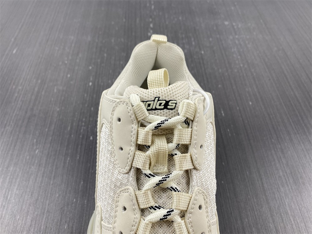 Ba*len*cia*ga triple s