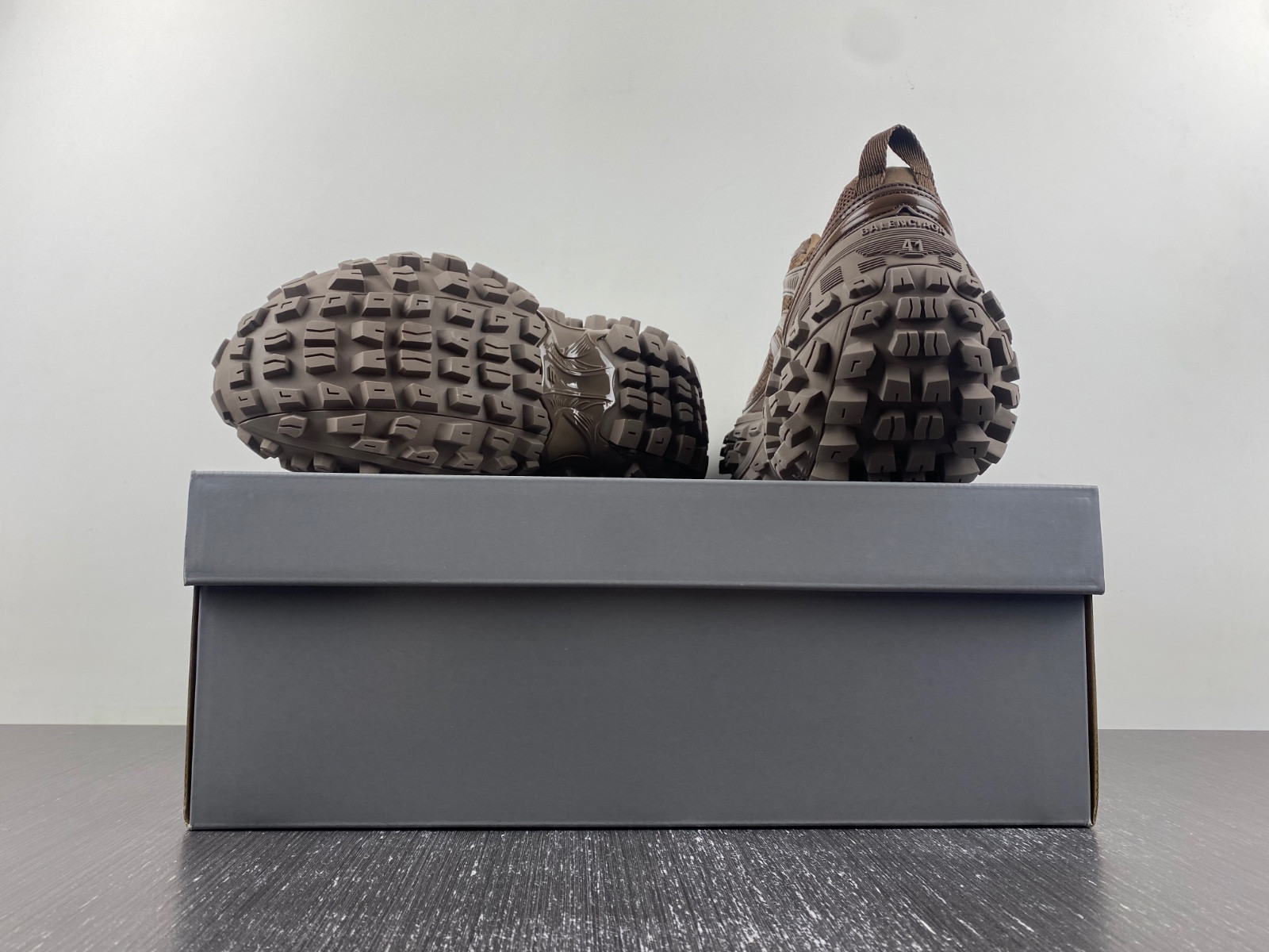 Ba*len*cia*ga defender sneaker