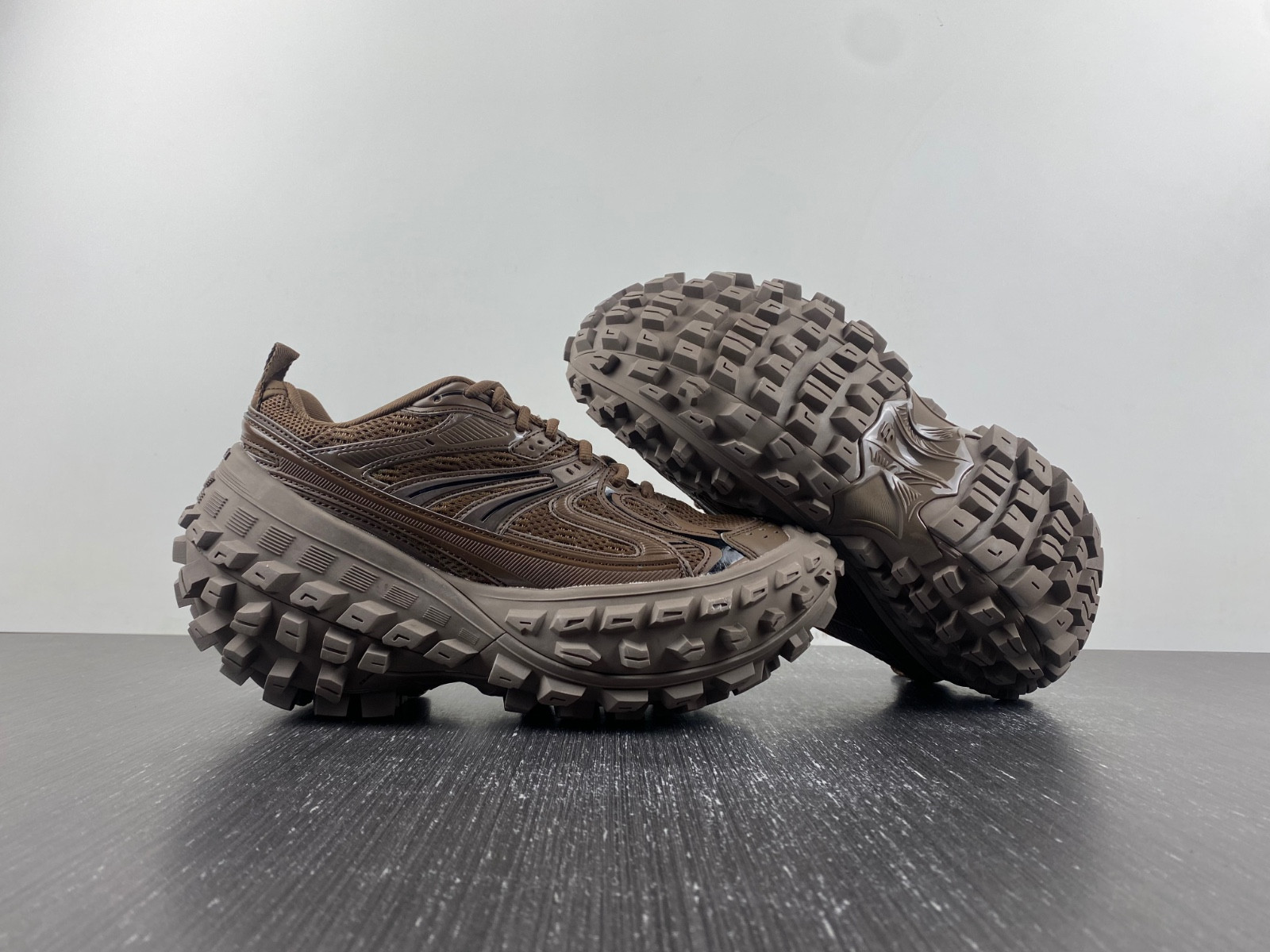 Ba*len*cia*ga defender sneaker