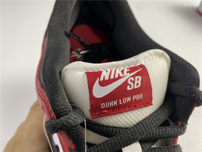 nike dunk sb low “chicago” bq6817-600