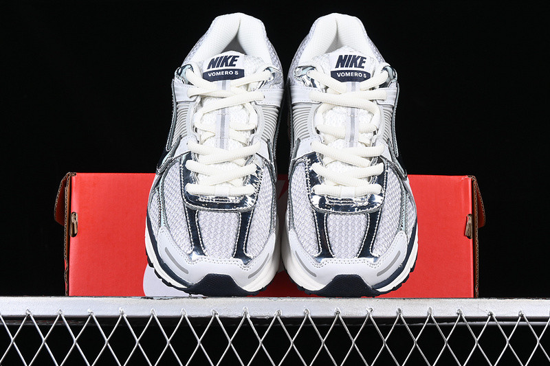 nike zoom vomero 5 photon dust metallic silver women