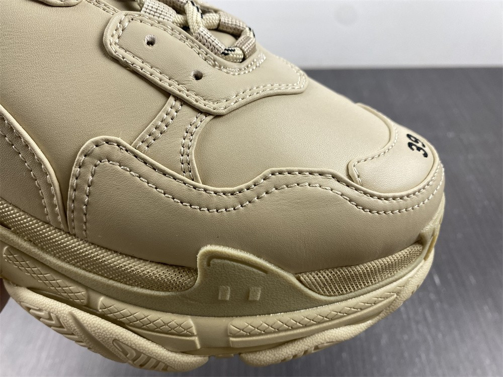 Ba*len*cia*ga triple s