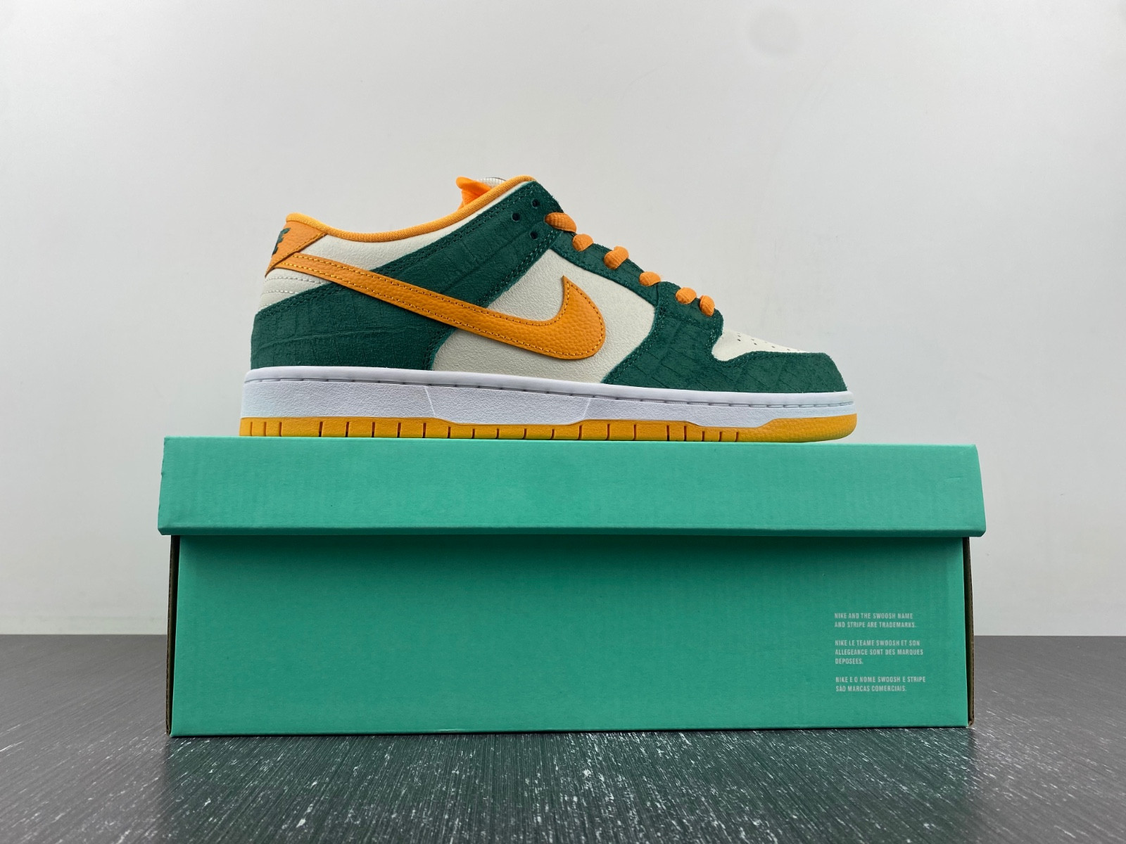 nike sb dunk low legion pine kumquat men
