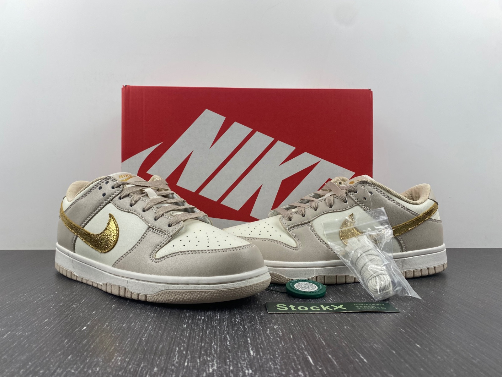 nike dunk low phanT0m metallic gold (women