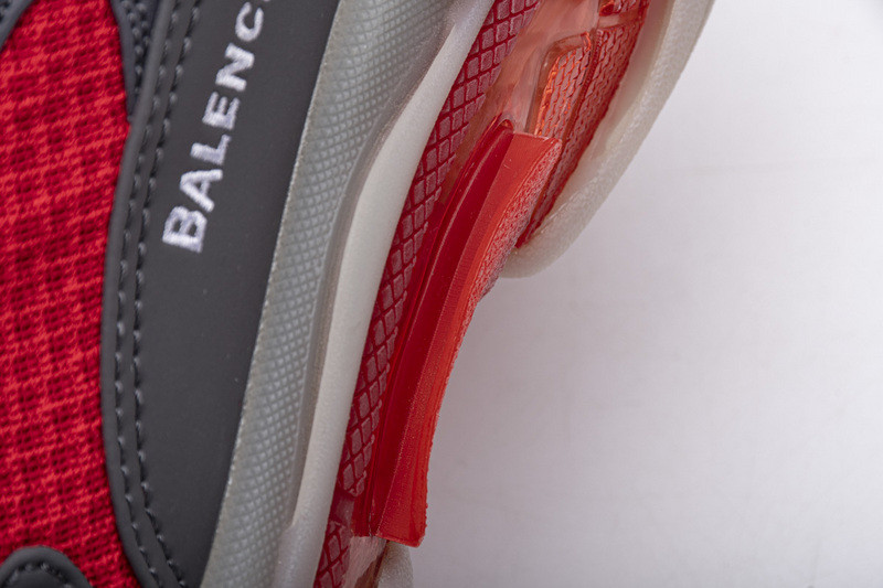 Ba*len*cia*ga triple s