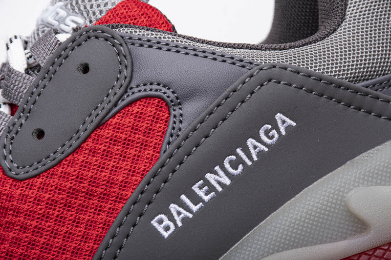 Ba*len*cia*ga triple s