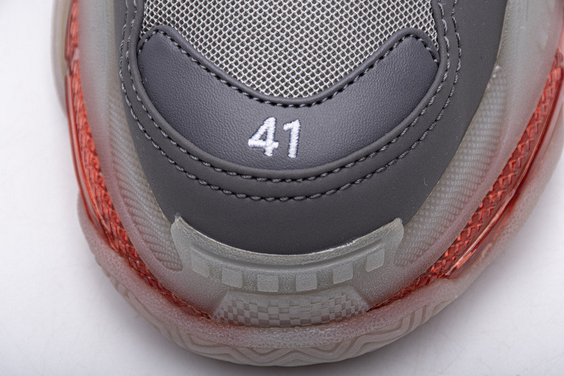 Ba*len*cia*ga triple s