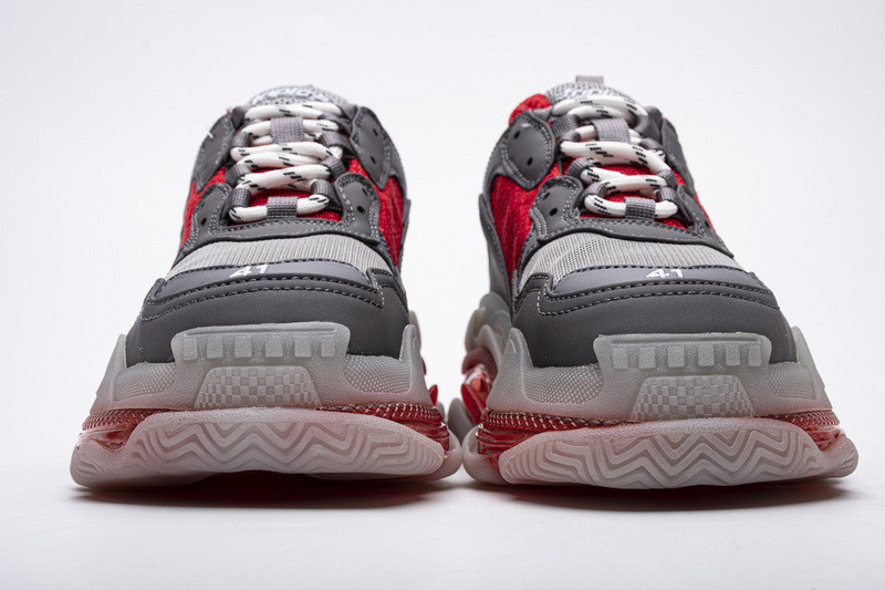 Ba*len*cia*ga triple s