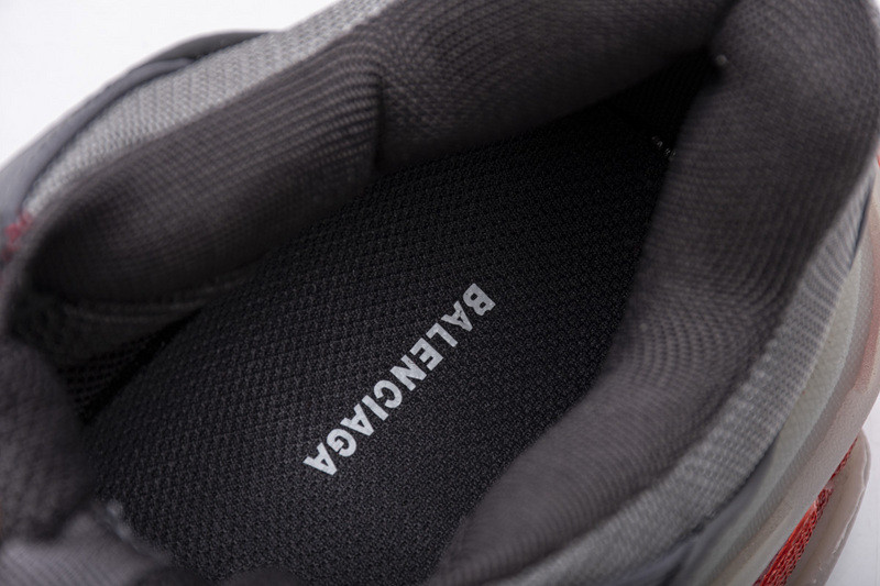 Ba*len*cia*ga triple s