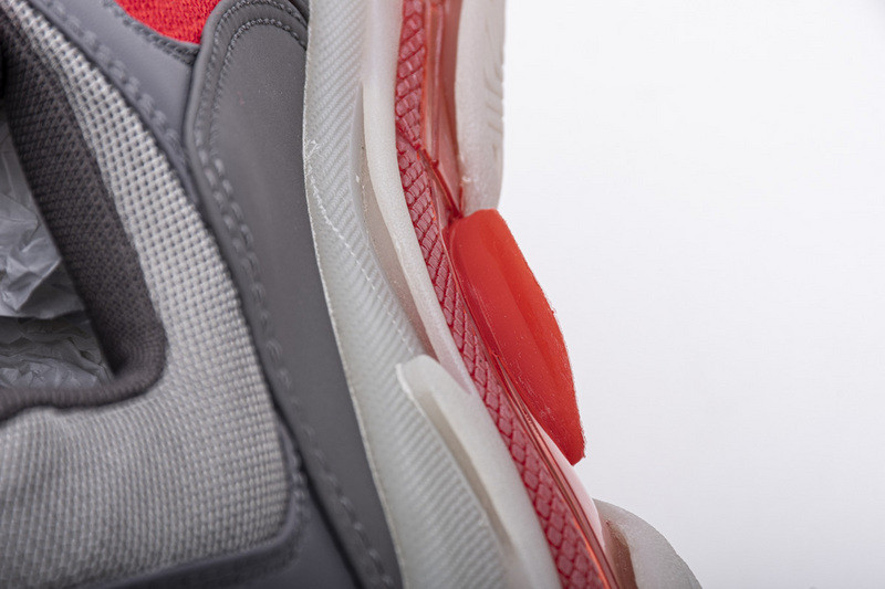 Ba*len*cia*ga triple s