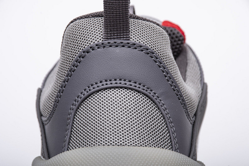 Ba*len*cia*ga triple s