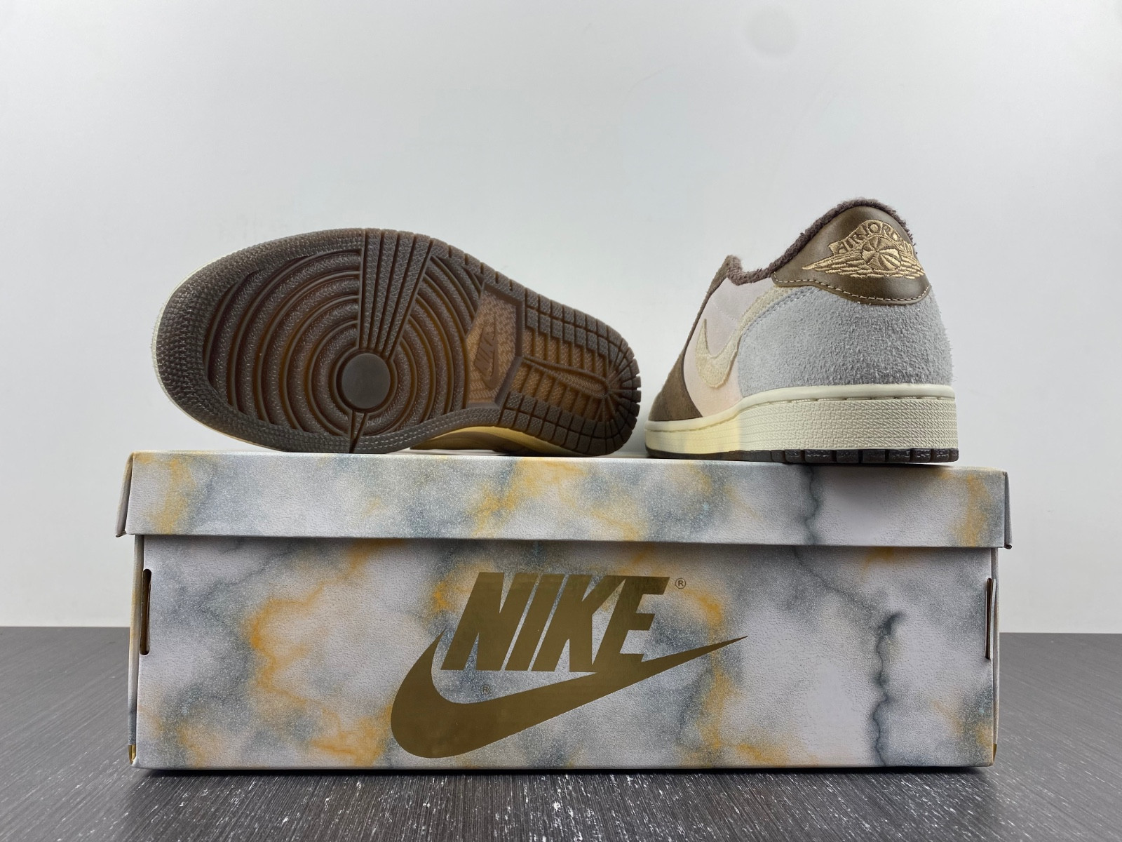 jordan 1 retro low og year of the rabbit dv1312-200