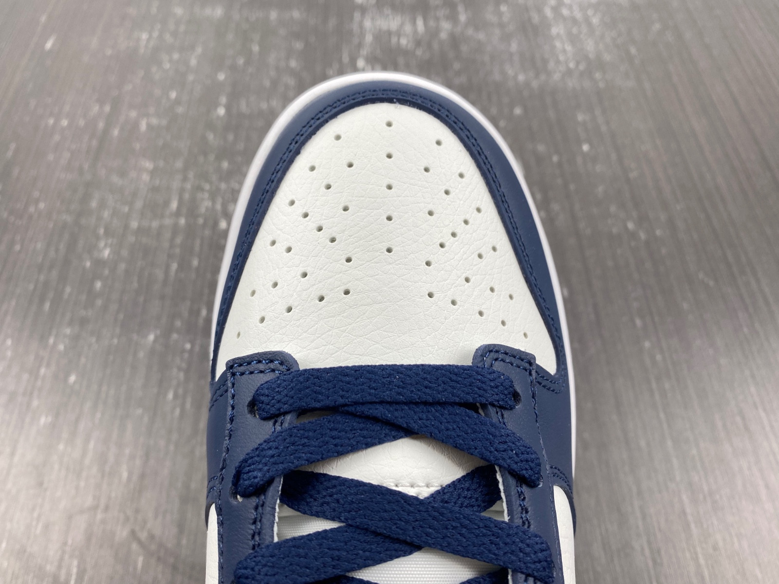 nike dunk low midnight navy fd9749-400