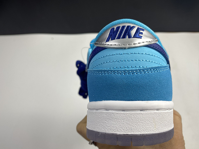 nike dunksb low “blue fury” bq6817-400
