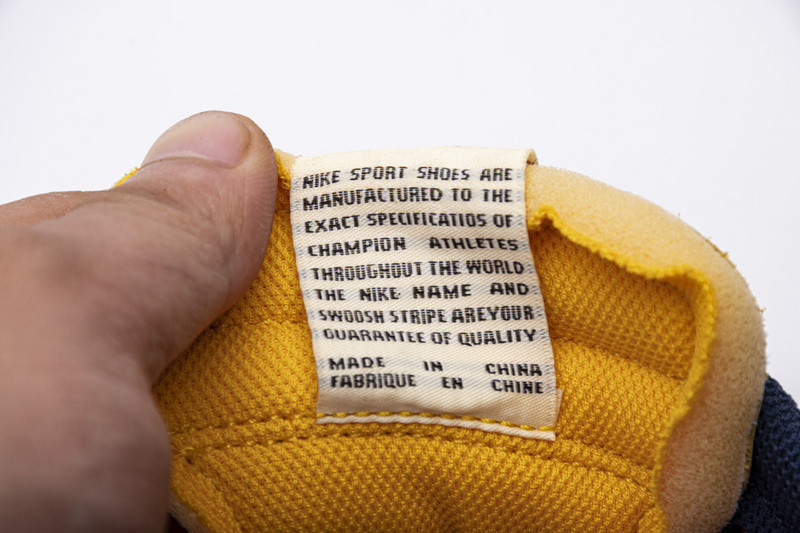 owtx nike dunk sb low white michigan ct0856-700