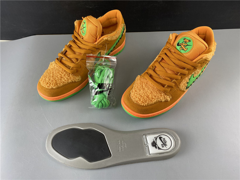 dead x nike sb dunk low“ orange bear” cj5378-800
