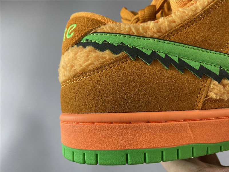 dead x nike sb dunk low“ orange bear” cj5378-800