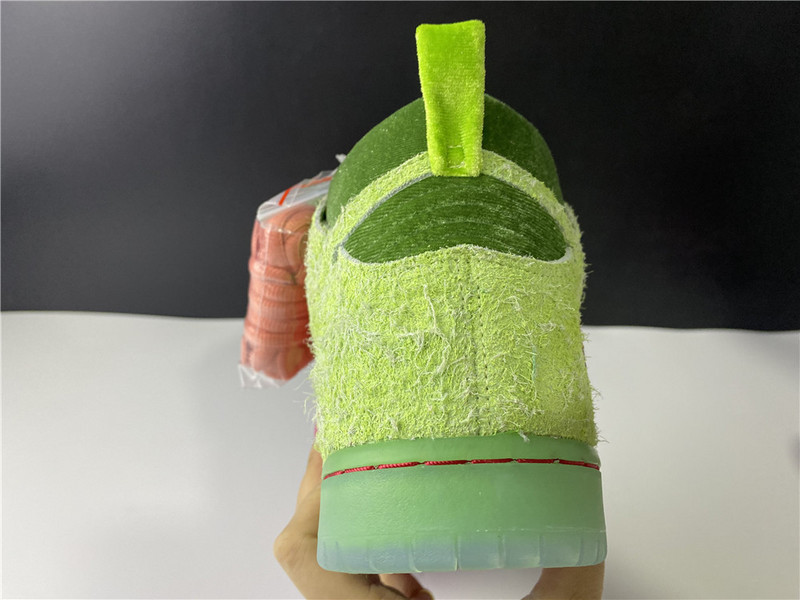 nike sb dunk low “strawberry cough cw7093-601