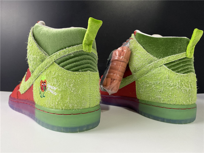 nike sb dunk low “strawberry cough cw7093-601