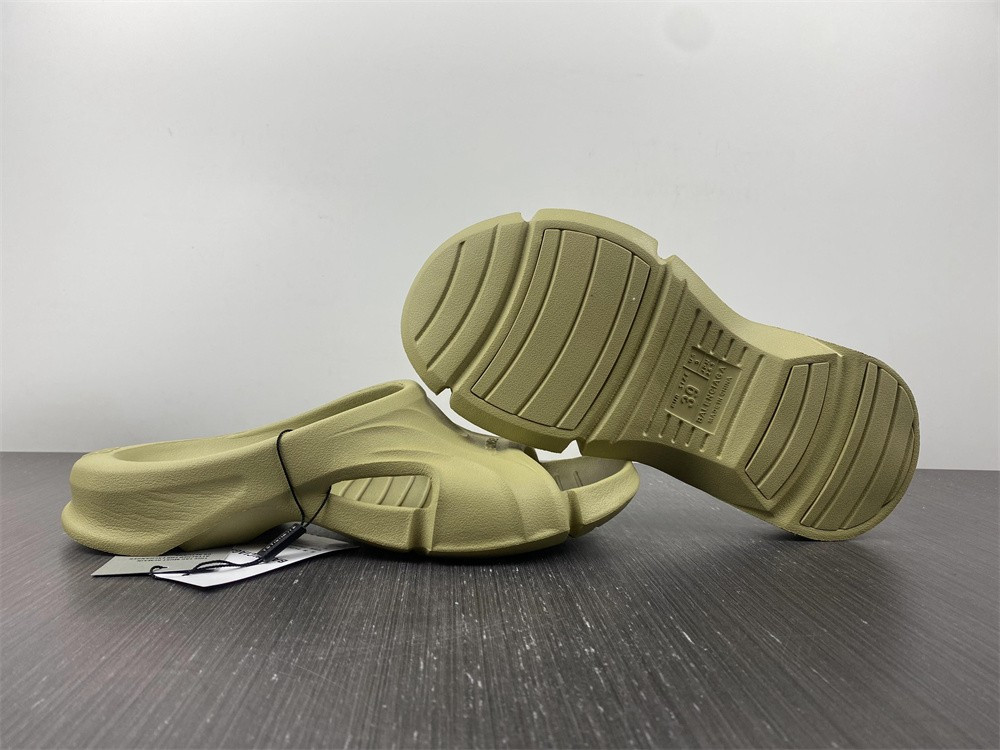 Ba*len*cia*ga mold slide sandal