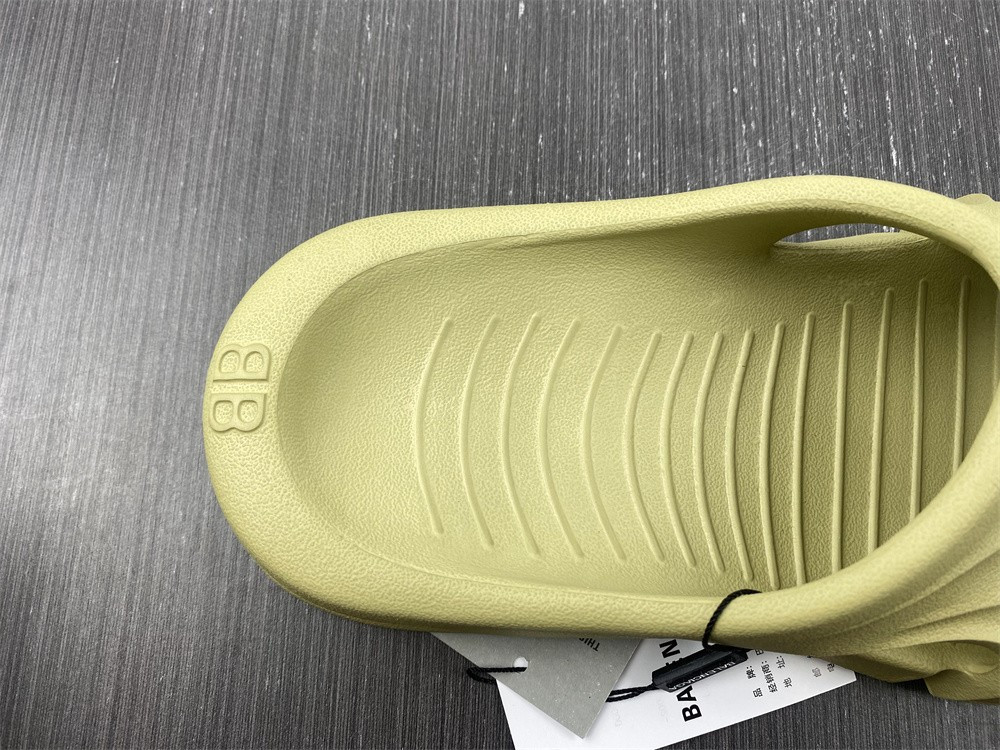 Ba*len*cia*ga mold slide sandal