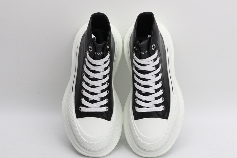 alex mcq tread slick boot in black p