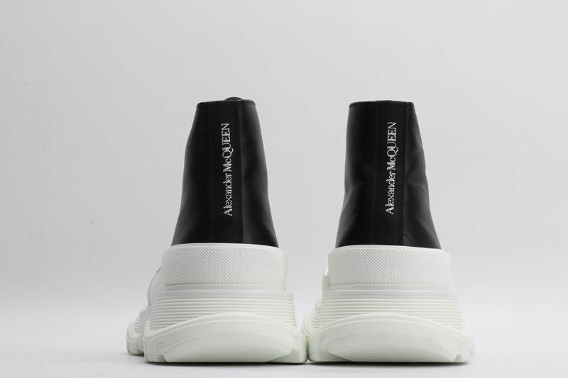 alex mcq tread slick boot in black p