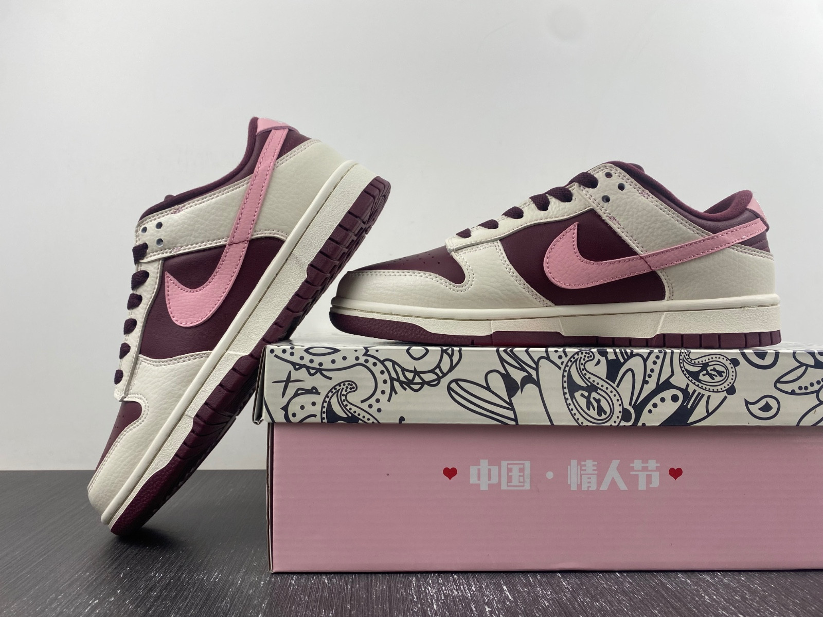 nike dunk low valentine