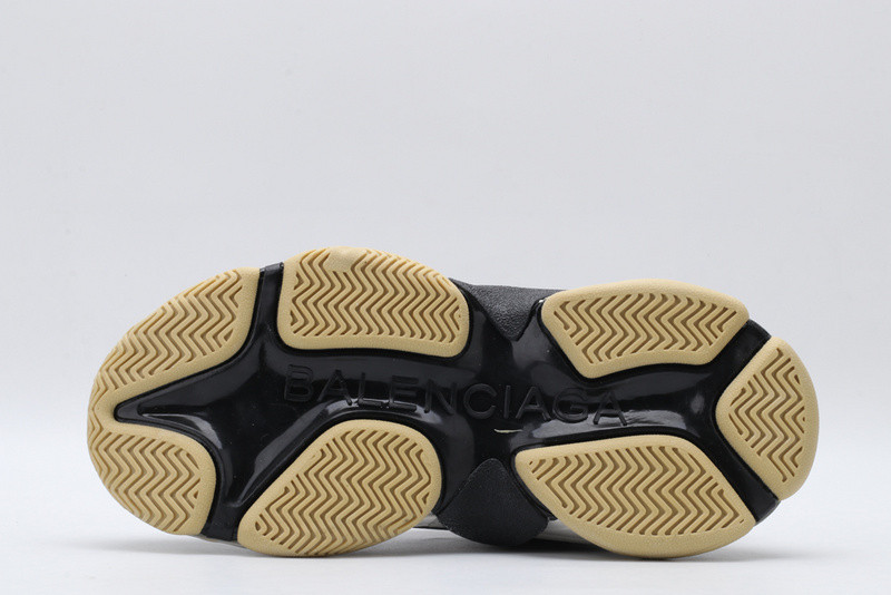 Ba*len*cia*ga triple s