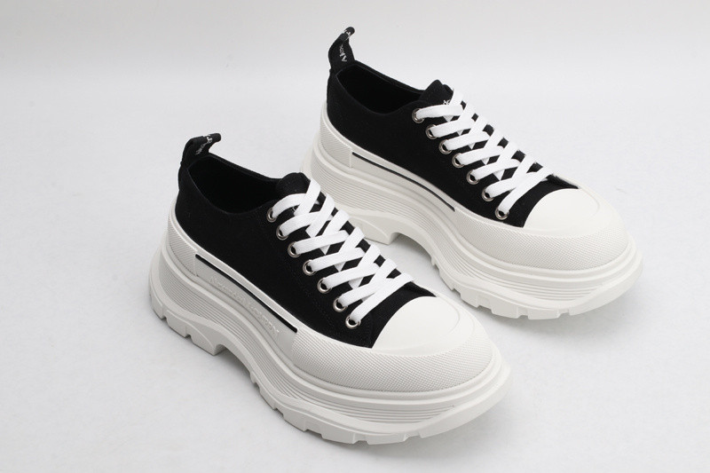 alex mcq tread slick lace up in black