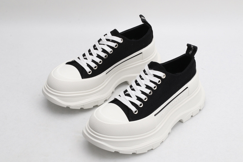 alex mcq tread slick lace up in black