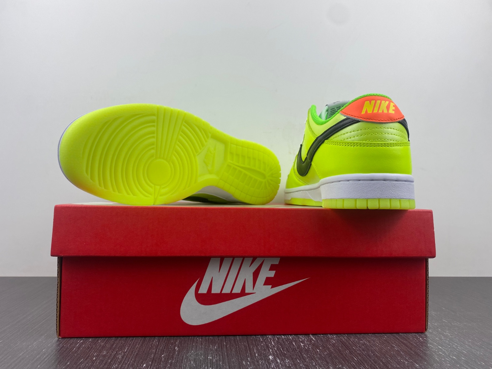 nike dunk low glow in the dark fj4610-702