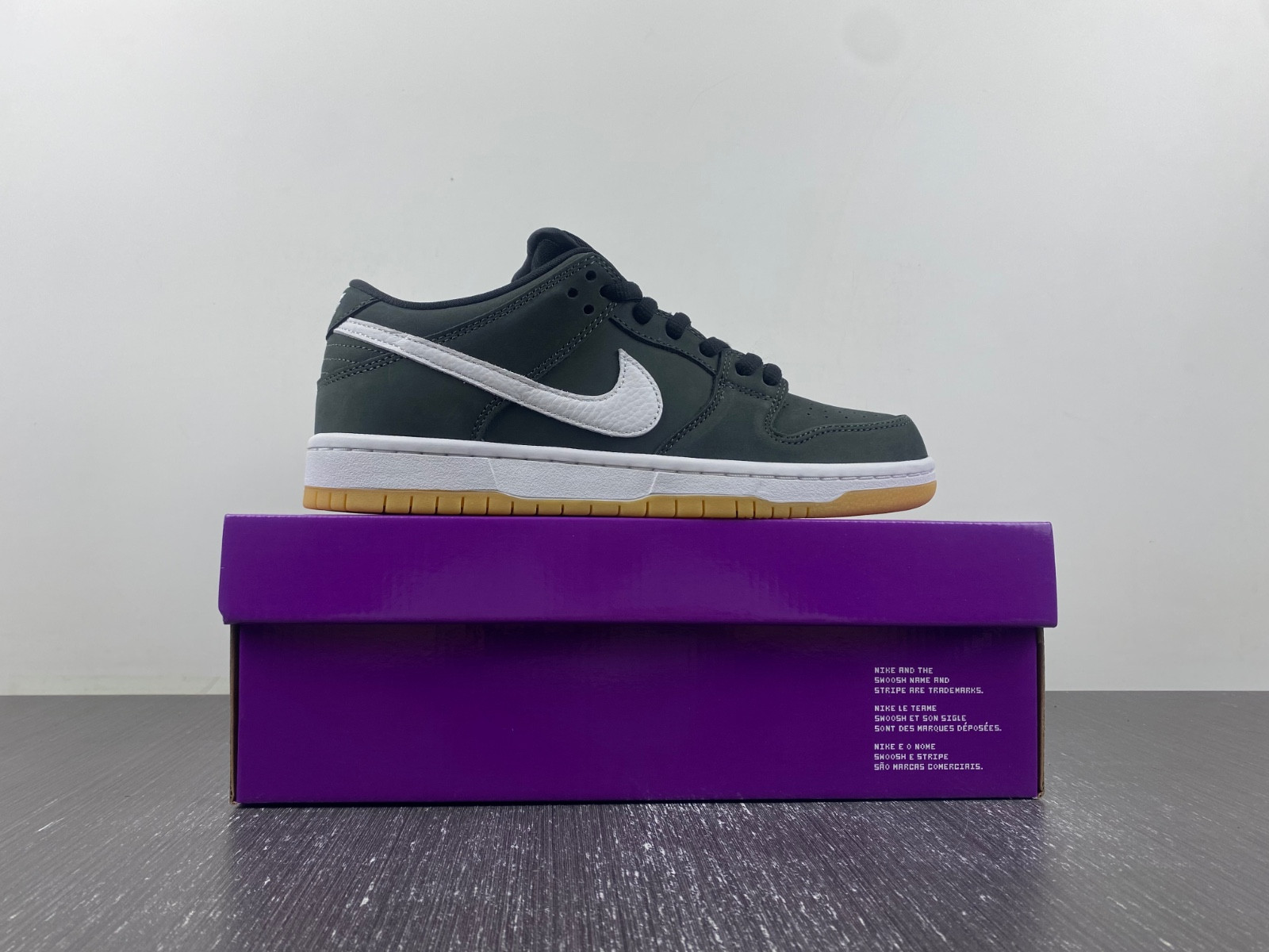 nike sb dunk low pro black gum men