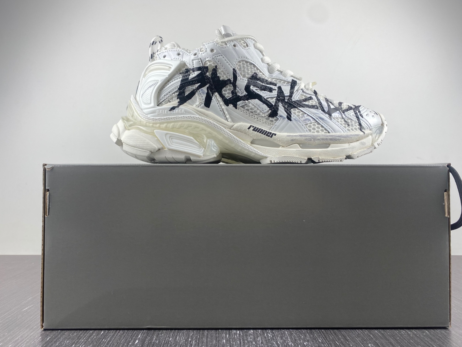 Ba*len*cia*ga runner sneaker