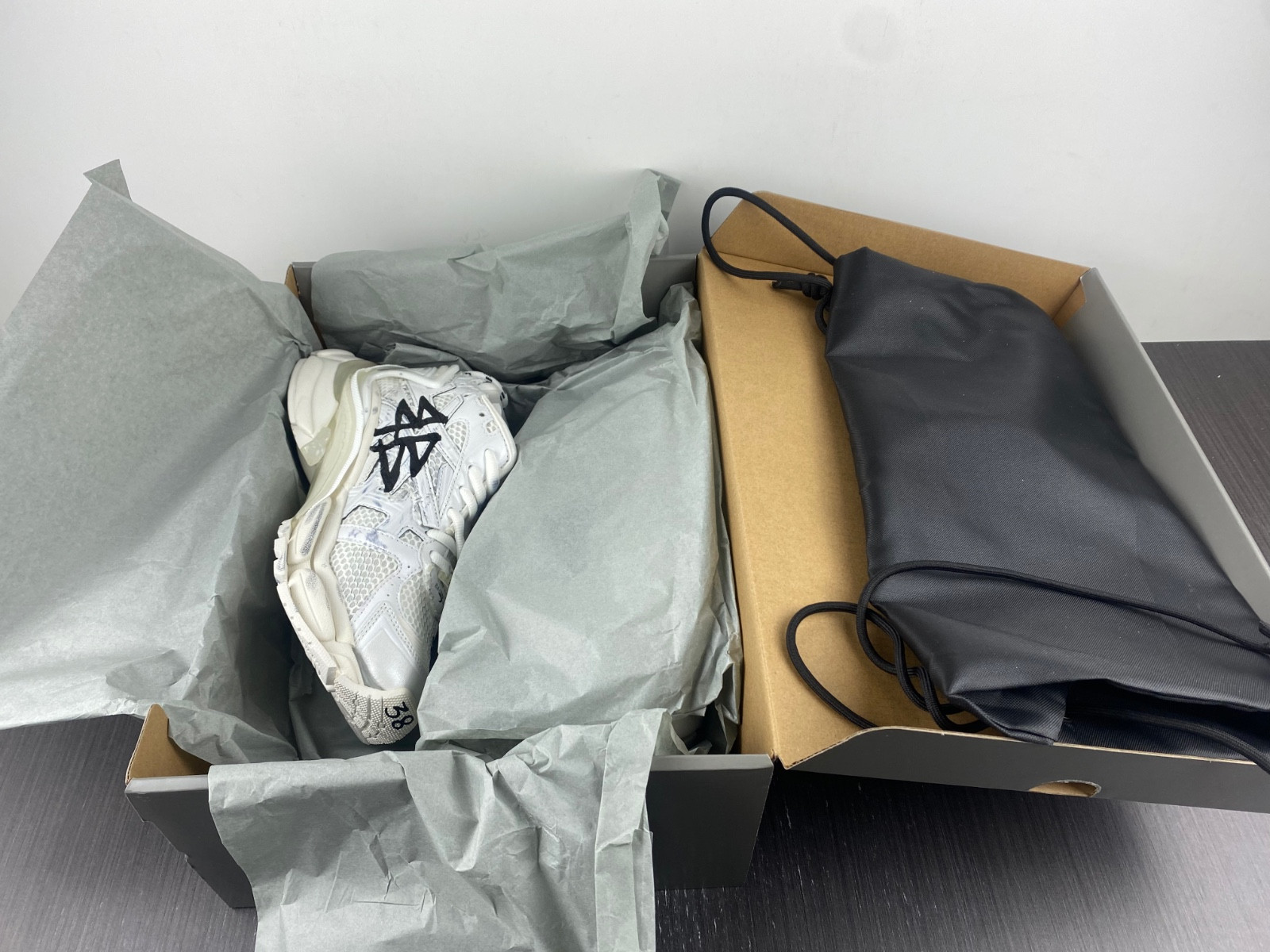 Ba*len*cia*ga runner sneaker