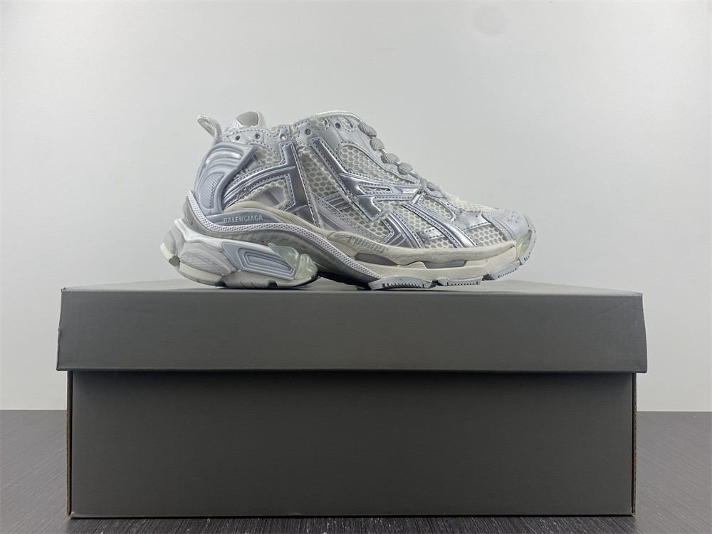 Ba*len*cia*ga runner sneaker