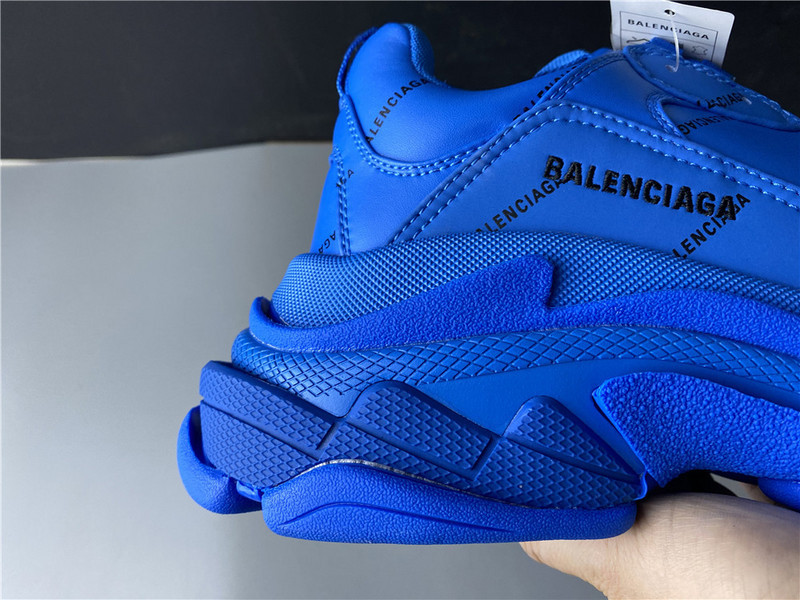 Ba*len*cia*ga triple s