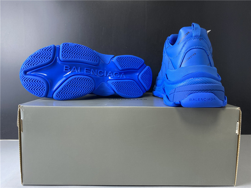 Ba*len*cia*ga triple s